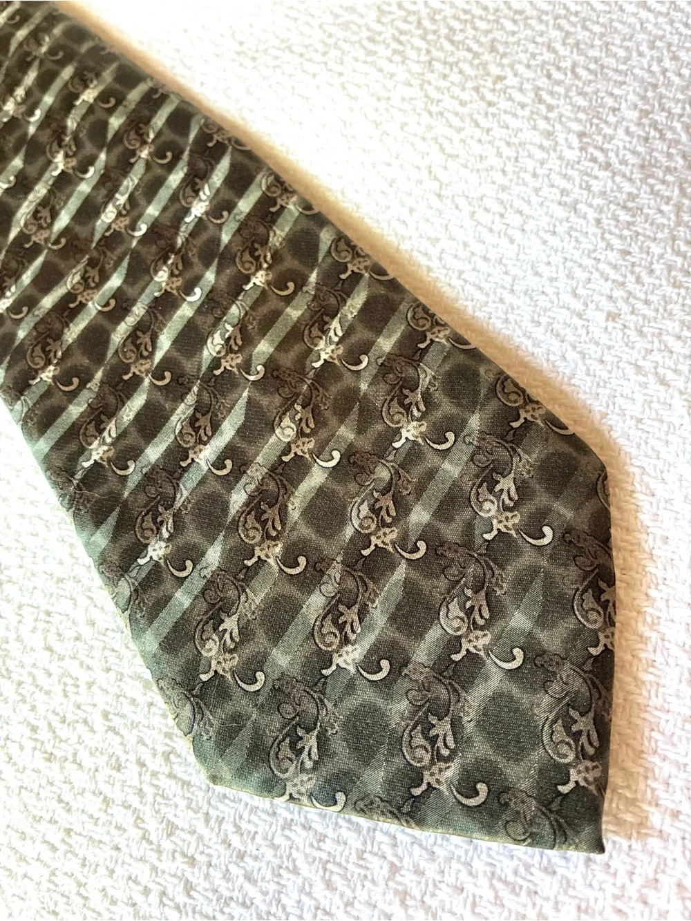 Carlos Devenezia Men’s 100% Silk Tie Handmade Italy Paisley Stripe 60” x 4”
